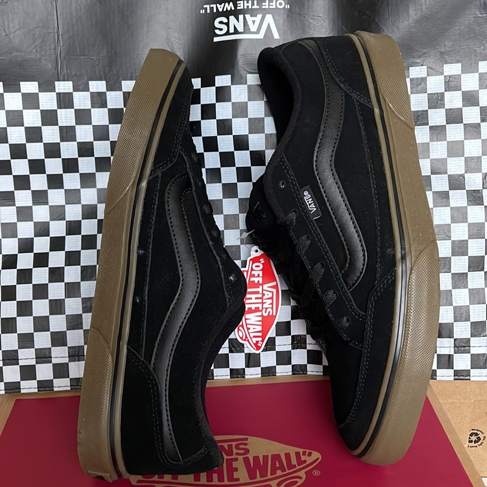 Vans Men’s Bearcat Black/Dark Gum sneakers Bearcat
Black/Dark Gum
VN000DT239L - Picture 12 of 16
